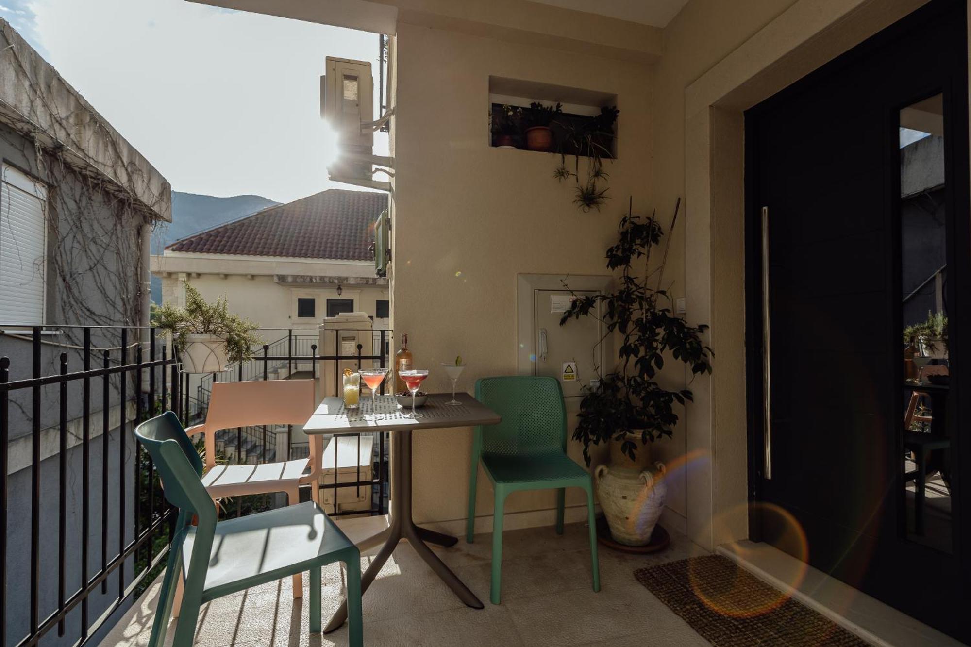 Kotor Central Point Bagian luar foto