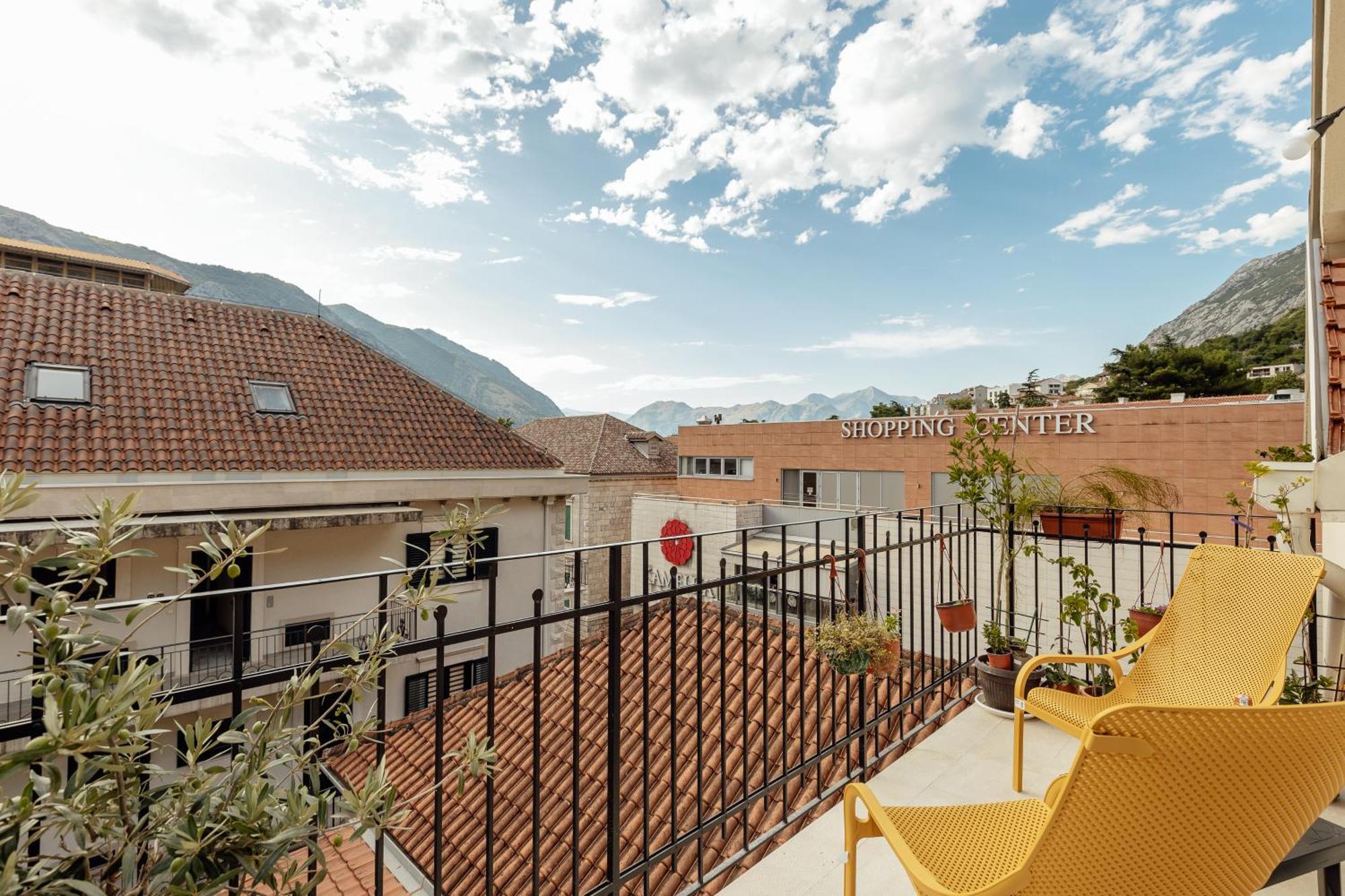 Kotor Central Point Bagian luar foto