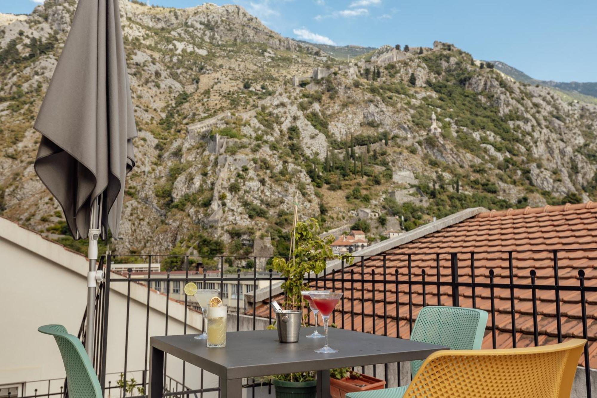 Kotor Central Point Bagian luar foto
