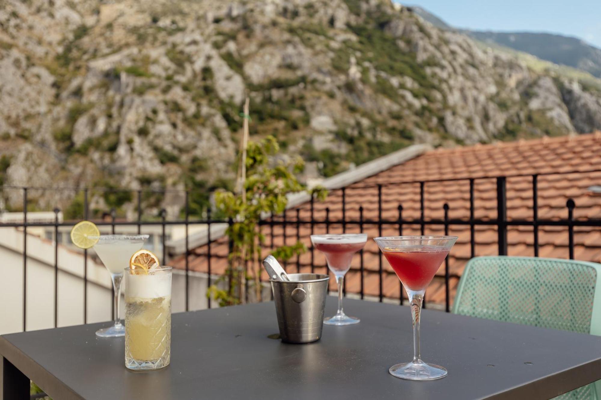 Kotor Central Point Bagian luar foto