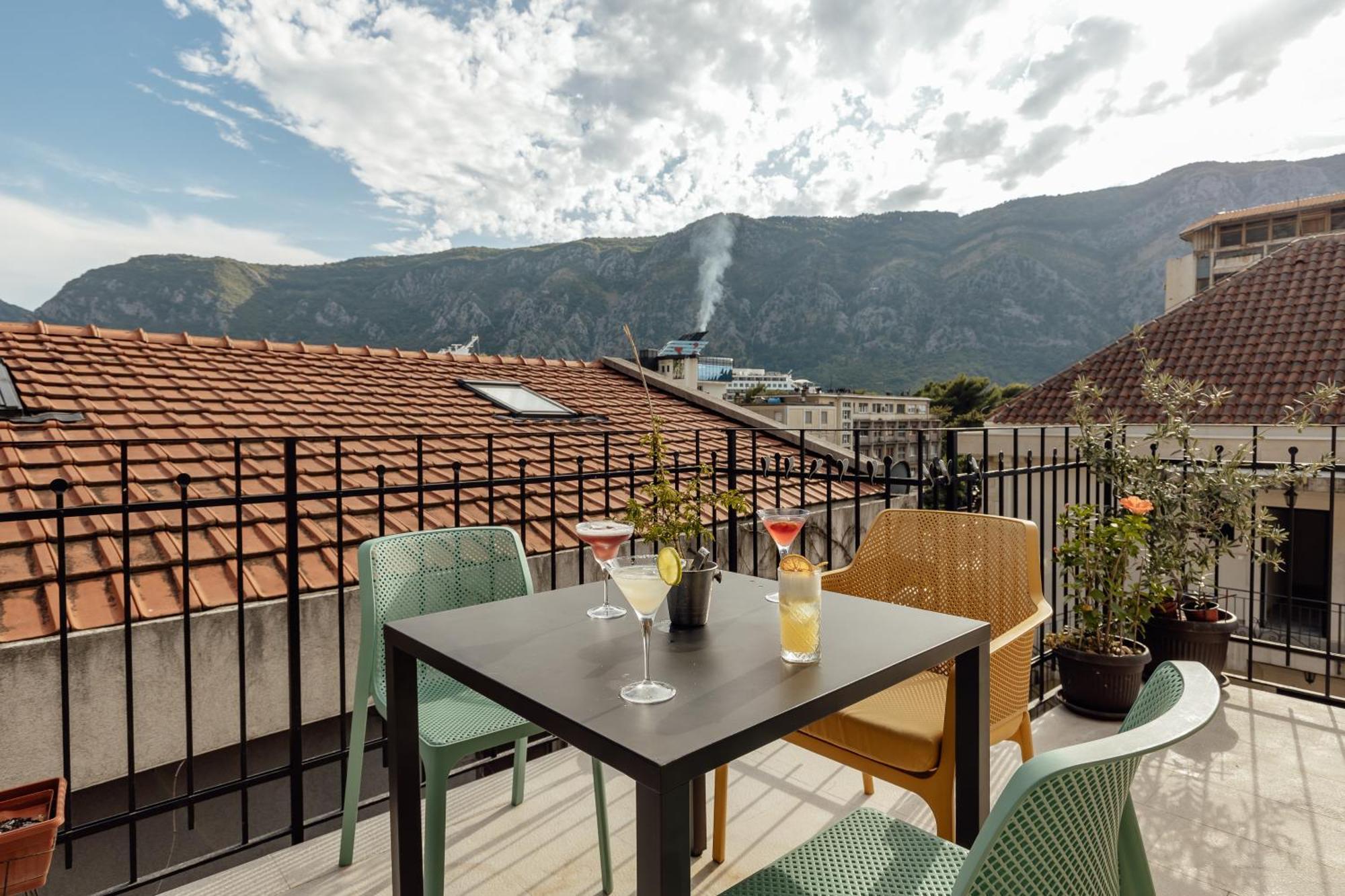 Kotor Central Point Bagian luar foto